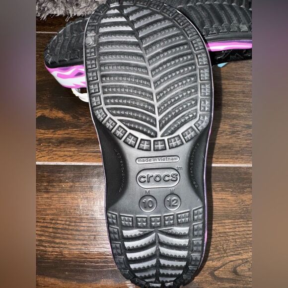 ✨Jujutsu Kaisen Limited Edition Crocs – Size 10M - Picture 4 of 9